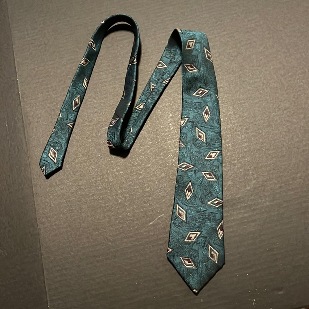 Royal knight tie 3 1/2” x 57”